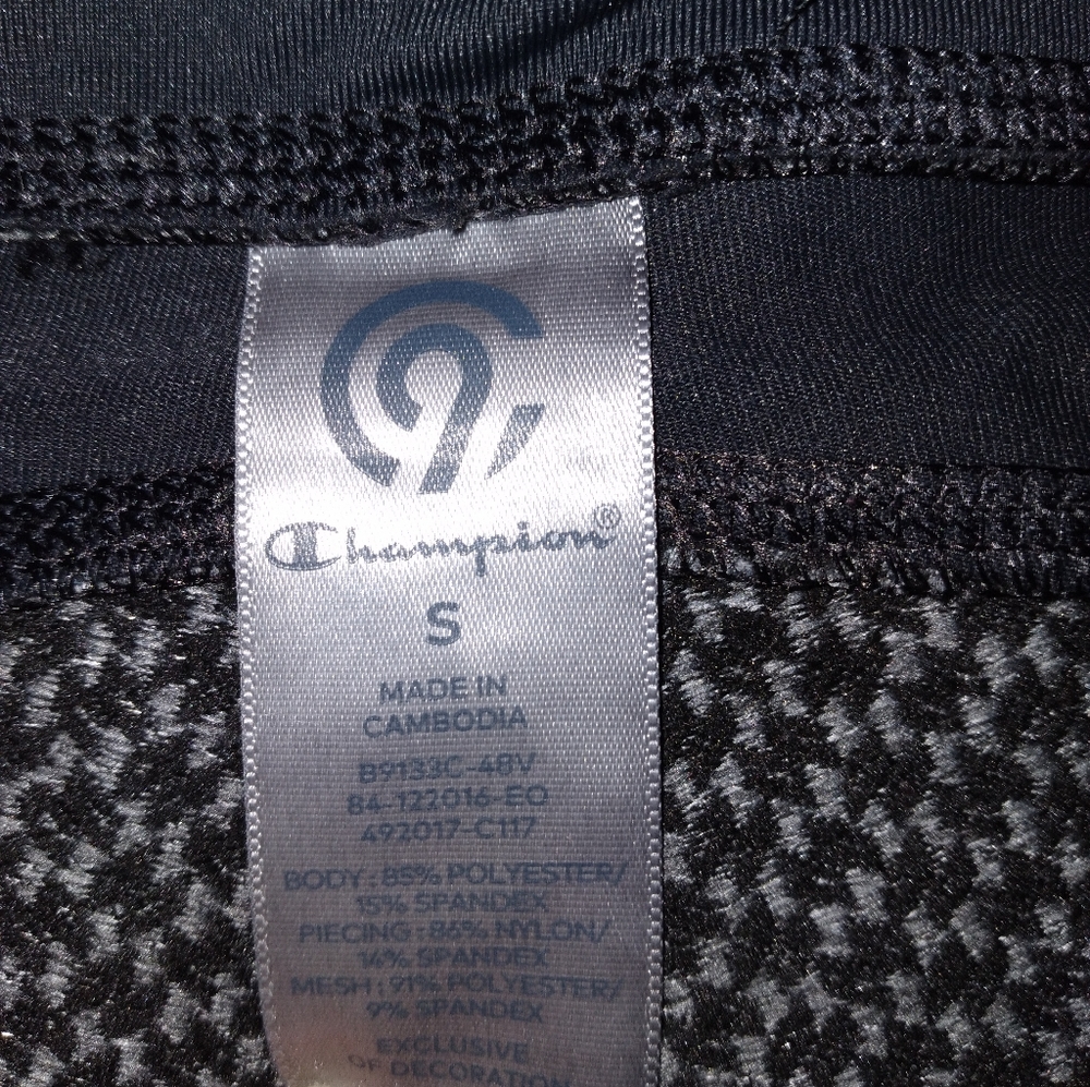 Champion crop Leggings run ❤❤️❤️❤️ - Picture 2 of 3
